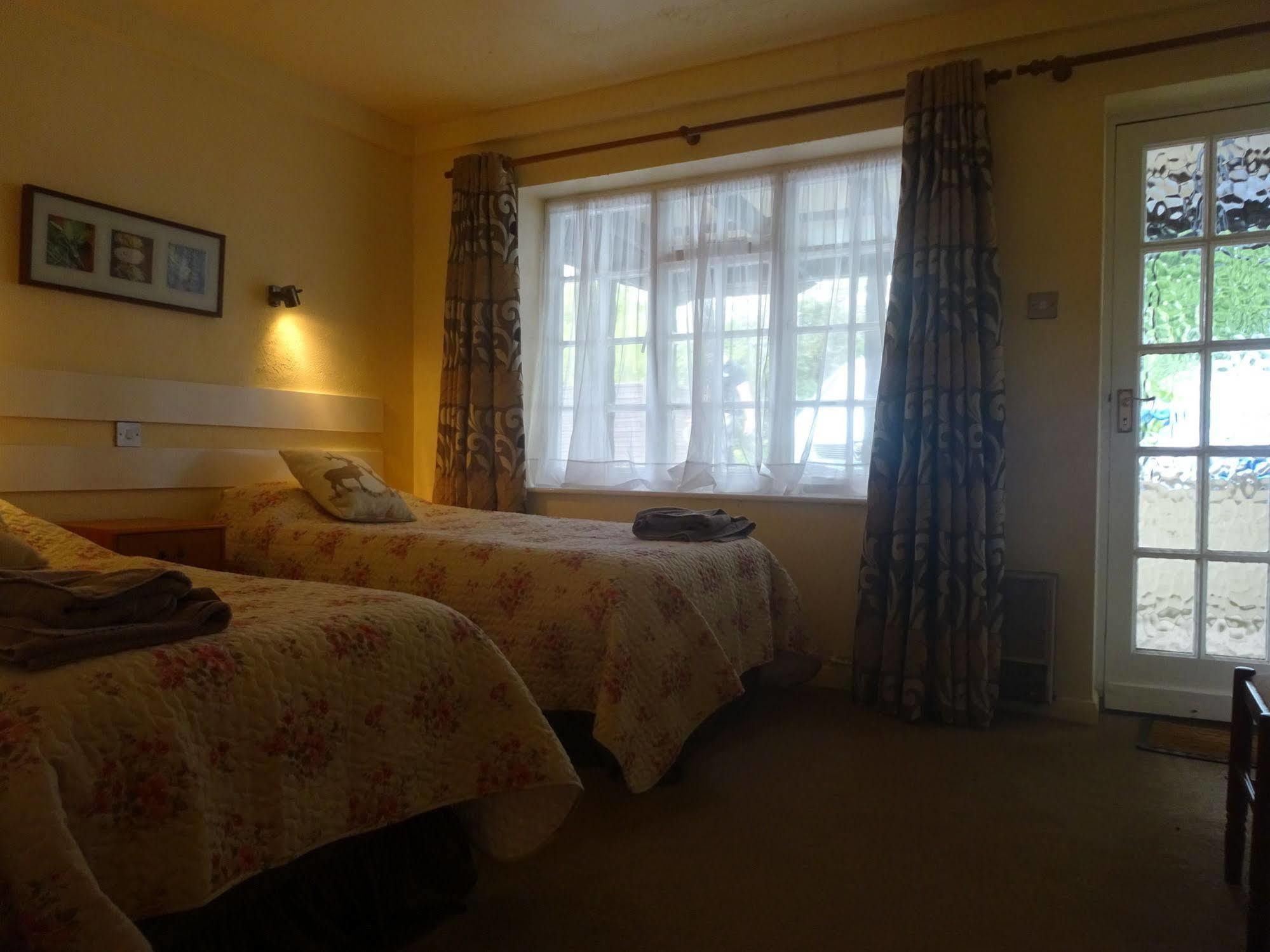 Chequers Inn ฮาร์โรเกต ภายนอก รูปภาพ