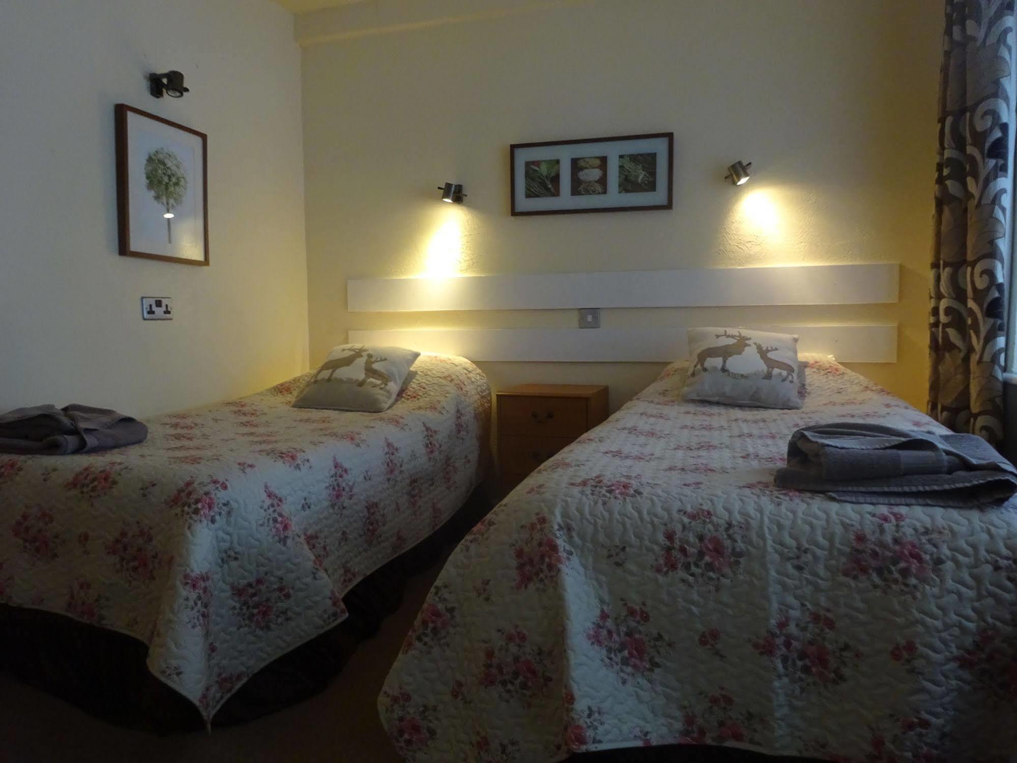 Chequers Inn ฮาร์โรเกต ภายนอก รูปภาพ
